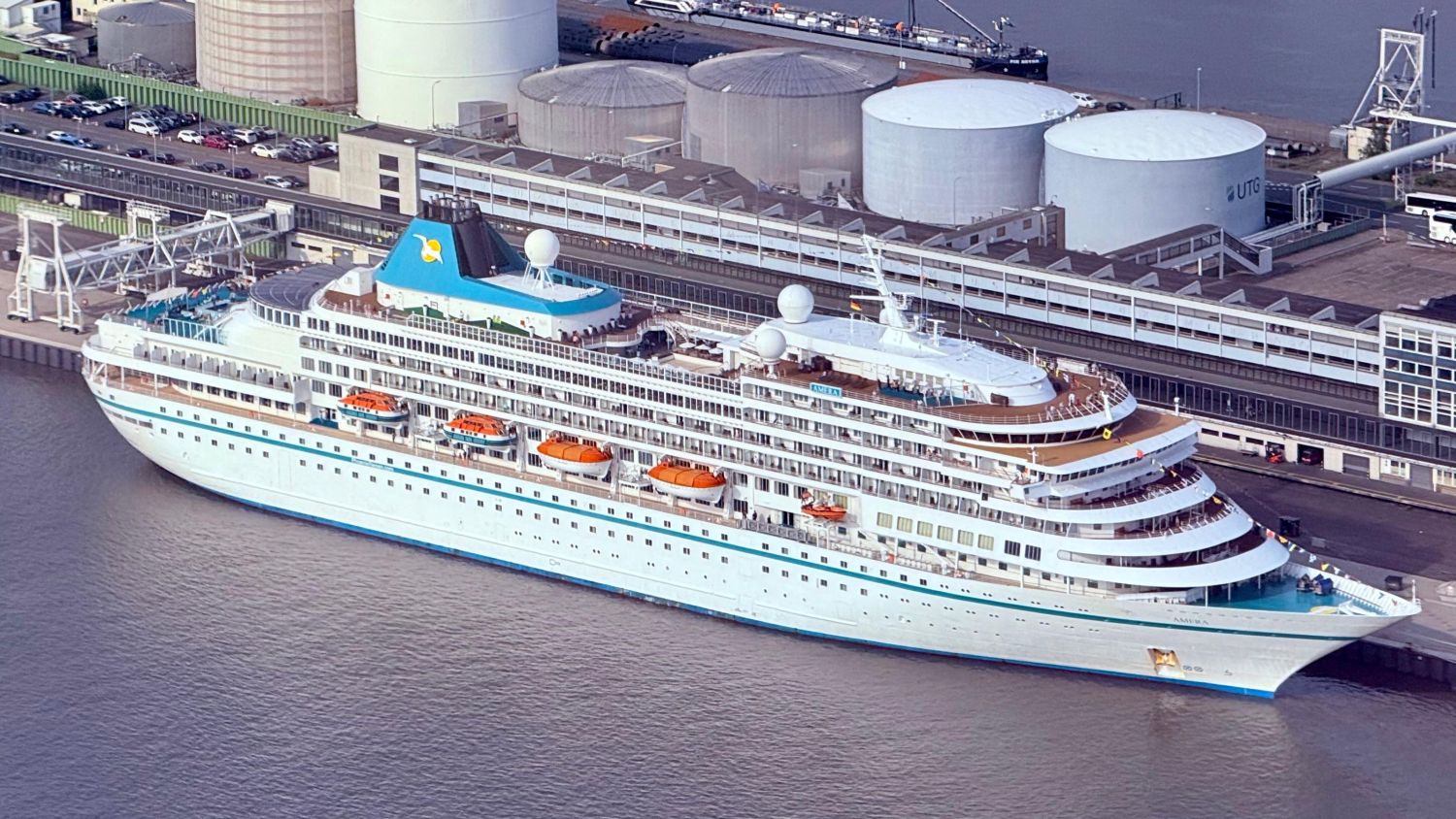 (C) Nordsternflieger - Kreuzfahrtschiff an der Bremerhavener Kaje