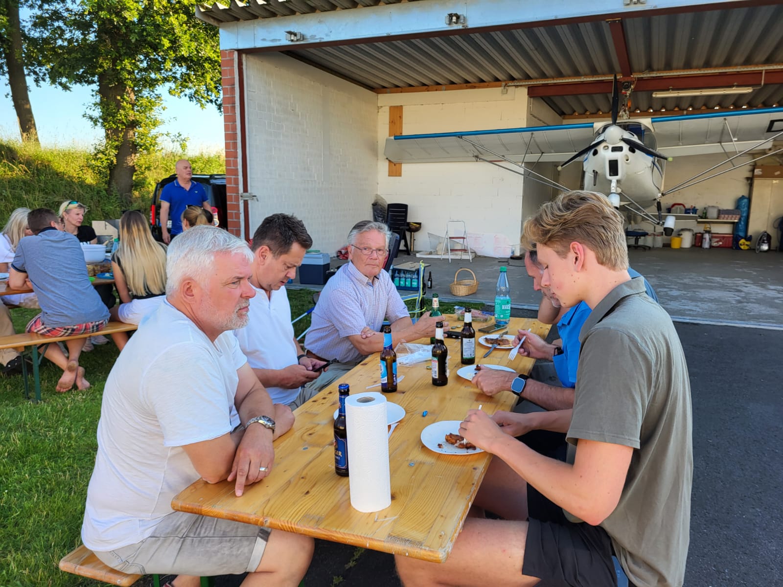 (c) Nordsternflieger – Arbeitsdienst im Sommerhalbjahr - direkt vor unserer Halle