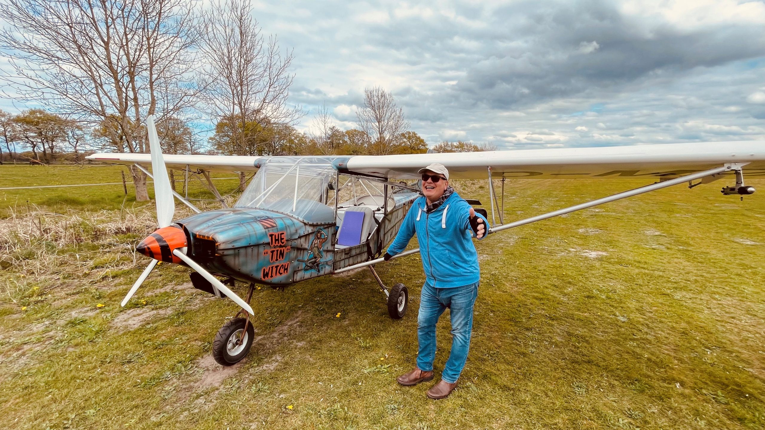 (C) Nordsternflieger - Mit diesem toll lackierten UL-TL-232 habe ich 2022 und 2023 beim Flugplatz Hatten im Oldenburger Land Segelflugzeuge geschleppt.